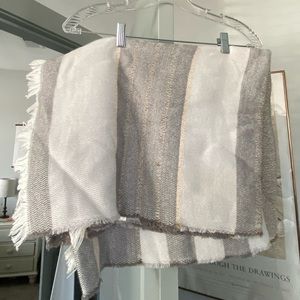 Francesca’s scarf, thick and warm and cute!